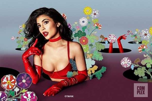 Младшая из сестер Кардашьян Кайли Дженнер обнажилась для глянца