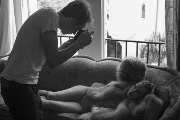 Дочь Брюса Уиллиса снялась топлес в откровенной фотосессии