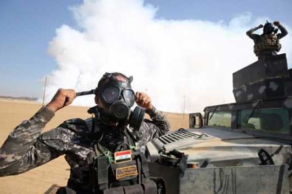 В окрестностях Мосула боевики ИГИЛ подожгли химзвод В окрестностях Мосула боевики ИГИЛ подожгли химзвод