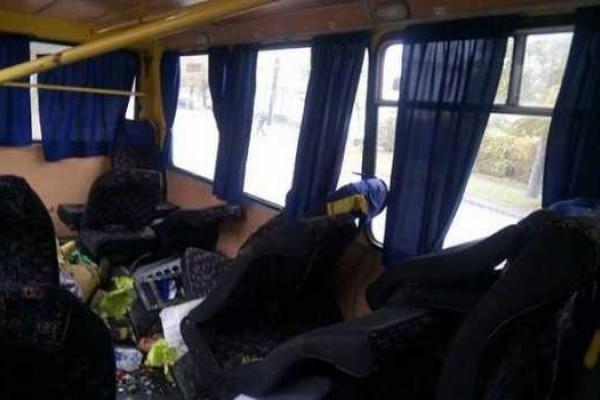 Серьезное ДТП во Львове: 16 пассажиров пострадало при столкновении маршрутки с деревом