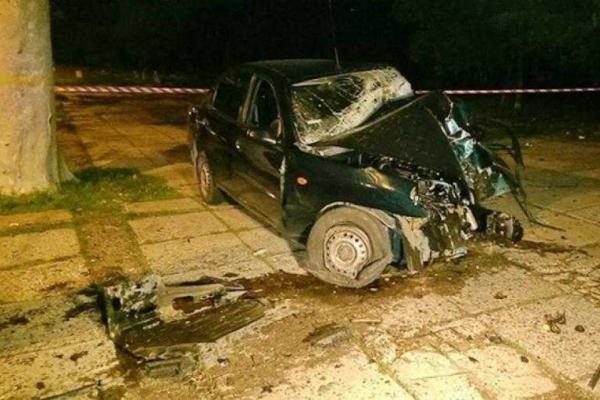 В Одессе после столкновения двух авто остались груды металла и два пострадавших В Одессе после столкновения двух авто остались груды металла и два пострадавших