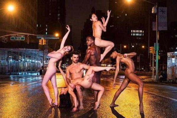 По всему миру балерины разделись для смелой "горячей" фотосессии