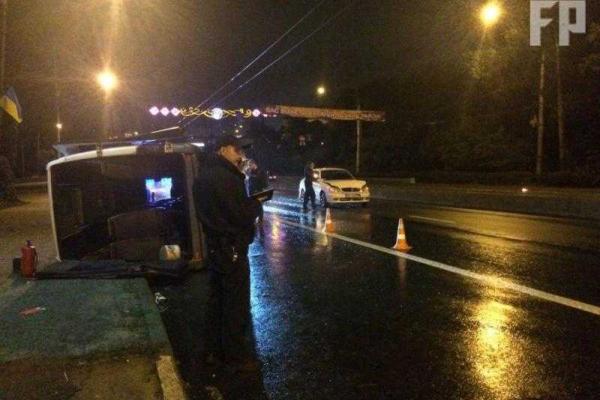 В Запорожье на ходу перевернулась маршрутка с пассажирами В Запорожье на ходу перевернулась маршрутка с пассажирами