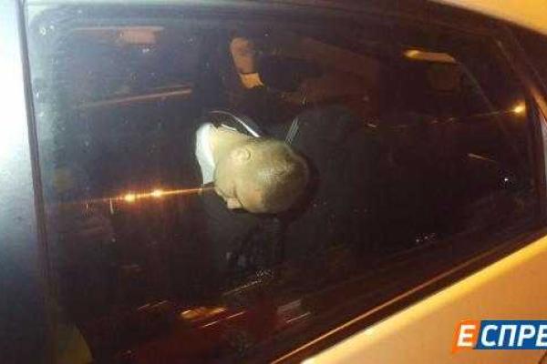 В Киеве пьяный водитель "Kia Sportage" подрезал маршрутку, спровоцировав ДТП В Киеве пьяный водитель "Kia Sportage" подрезал маршрутку, спровоцировав ДТП