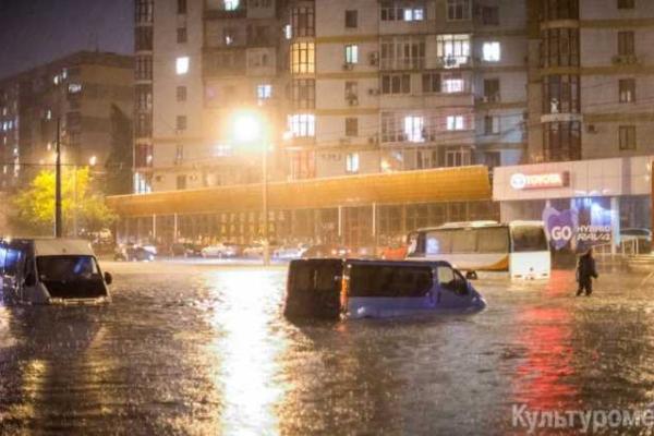 В Одесской области из-за непогоды объявлено чрезвычайное положение: людям советуют не покидать дома В Одесской области из-за непогоды объявлено чрезвычайное положение: людям советуют не покидать дома