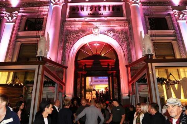 Светская львица Пэрис Хилтон посетила Одессу