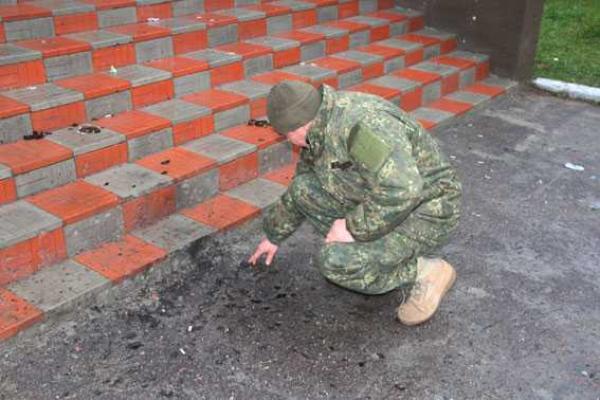 На Черниговщине метнули гранату в толпу молодежи возле клуба: есть раненые На Черниговщине метнули гранату в толпу молодежи возле клуба: есть раненые