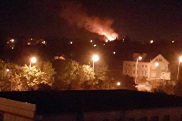 В Донецке пожаром полностью уничтожено здание дельфинария "Немо" В Донецке пожаром полностью уничтожено здание дельфинария "Немо"