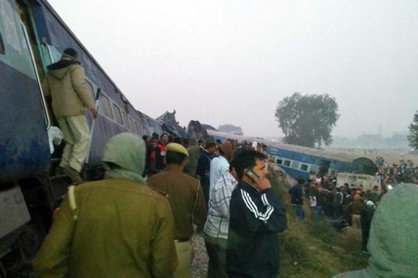 Растет число жертв крупной авария поезда в Индии: уже более 90 погибших Растет число жертв крупной авария поезда в Индии: уже более 90 погибших