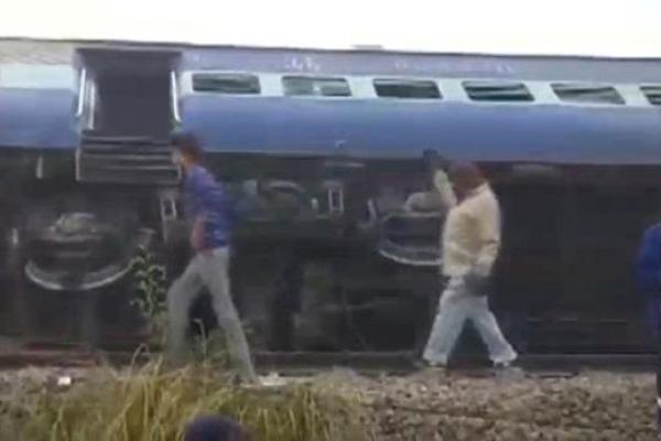 Растет число жертв крупной авария поезда в Индии: уже более 90 погибших Растет число жертв крупной авария поезда в Индии: уже более 90 погибших