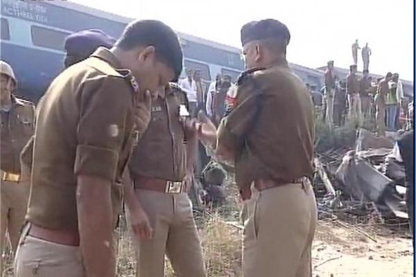 Растет число жертв крупной авария поезда в Индии: уже более 90 погибших Растет число жертв крупной авария поезда в Индии: уже более 90 погибших