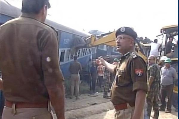 Растет число жертв крупной авария поезда в Индии: уже более 90 погибших Растет число жертв крупной авария поезда в Индии: уже более 90 погибших