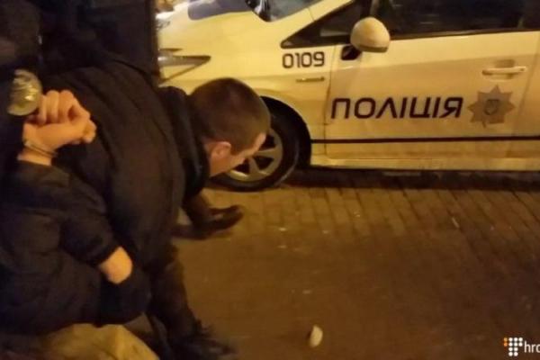 В сеть попало видео столкновения активистов с полицией перед концертом Потапа и Насти