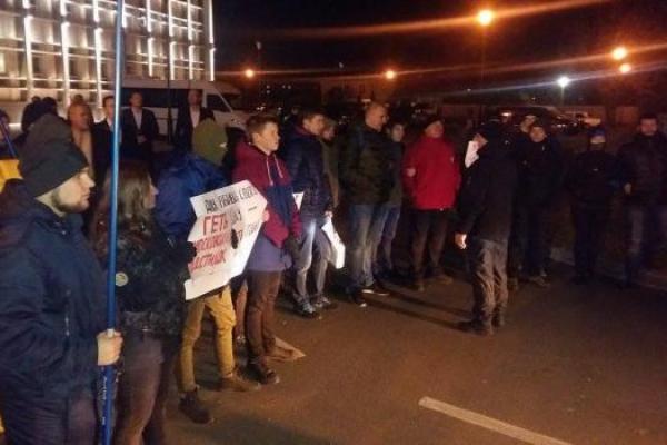 В Черкассах активисты протестовали против концерта дуэта "Потап и Настя"