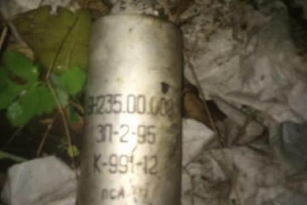 На Донеччині знайдено заряд від реактивної системи "Смерч" російського виробництва На Донеччині знайдено заряд від реактивної системи "Смерч" російського виробництва