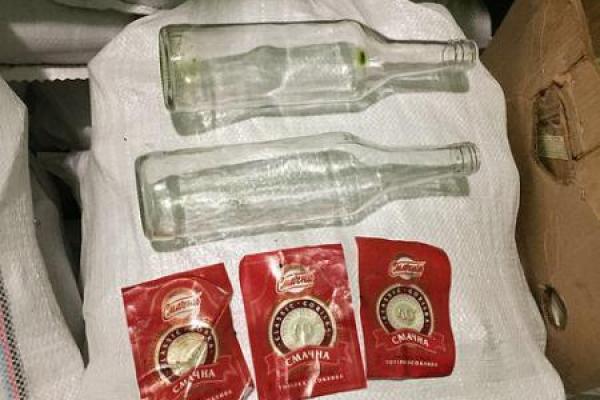 У Бахмуті СБУ викрила мережу підпільних цехів з виготовлення сурогатного алкоголю У Бахмуті СБУ викрила мережу підпільних цехів з виготовлення сурогатного алкоголю