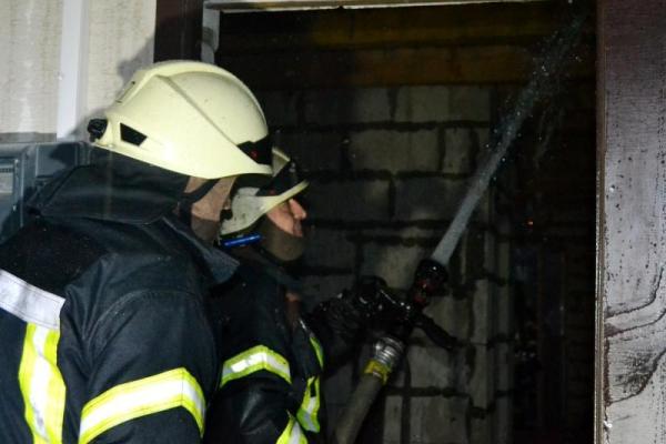 В Одесі пожежа знищила два поверхи елітної новобудови В Одесі пожежа знищила два поверхи елітної новобудови