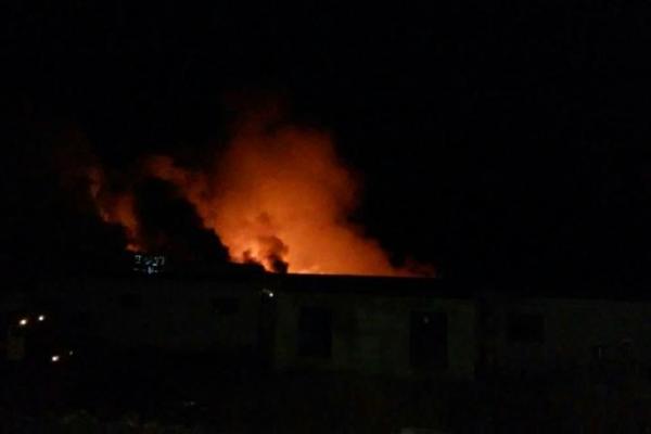 В Київській області 14 годин загасили пожежу у складській будівлі  В Київській області 14 годин загасили пожежу у складській будівлі