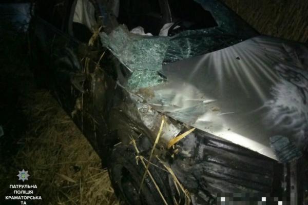 В Славянске пьяная девушка на автомобиле "Mitsubishi" улетела с моста В Славянске пьяная девушка на автомобиле "Mitsubishi" улетела с моста