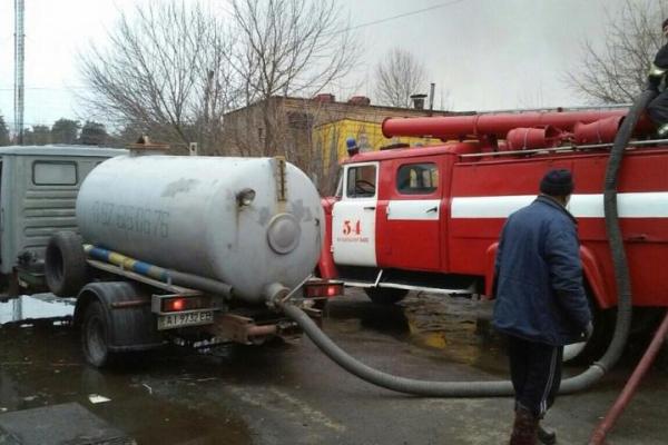 В Київській області 14 годин загасили пожежу у складській будівлі  В Київській області 14 годин загасили пожежу у складській будівлі