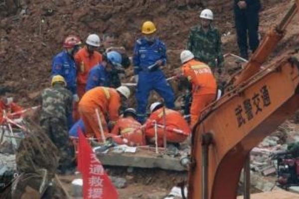 На электростанции в Китае рухнула конструкция, похоронив под собой более 60 человек На электростанции в Китае рухнула конструкция, похоронив под собой более 60 человек