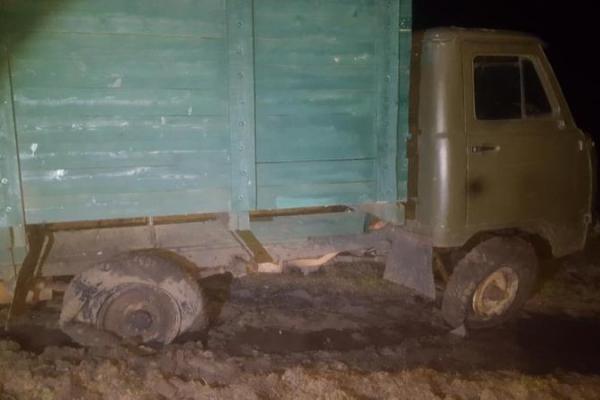 На Сумщине контрабандист совершил попытку наезда на пограничников: наряд открыл огонь На Сумщине контрабандист совершил попытку наезда на пограничников: наряд открыл огонь