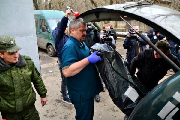 В Донецке боевики "ДНР" передали украинской стороне тела двух бойцов ВСУ В Донецке боевики "ДНР" передали украинской стороне тела двух бойцов ВСУ