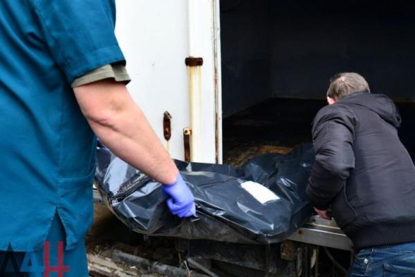 В Донецке боевики "ДНР" передали украинской стороне тела двух бойцов ВСУ В Донецке боевики "ДНР" передали украинской стороне тела двух бойцов ВСУ