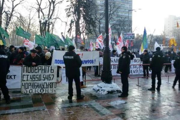 В Киеве митингуют 6 тысяч человек, безопасность обеспечивают около 5 тысяч правоохранителей