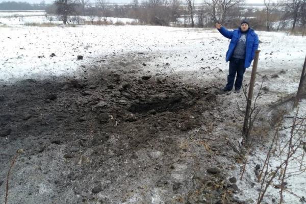 В районе Светлодарской дуги в результате тяжелых обстрелов пострадали прифронтовые поселки В районе Светлодарской дуги в результате тяжелых обстрелов пострадали прифронтовые поселки