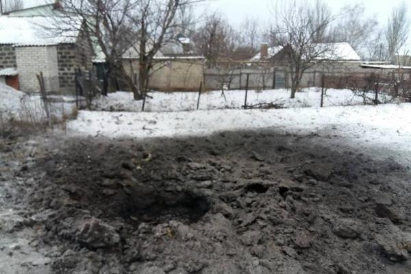 В районе Светлодарской дуги в результате тяжелых обстрелов пострадали прифронтовые поселки В районе Светлодарской дуги в результате тяжелых обстрелов пострадали прифронтовые поселки