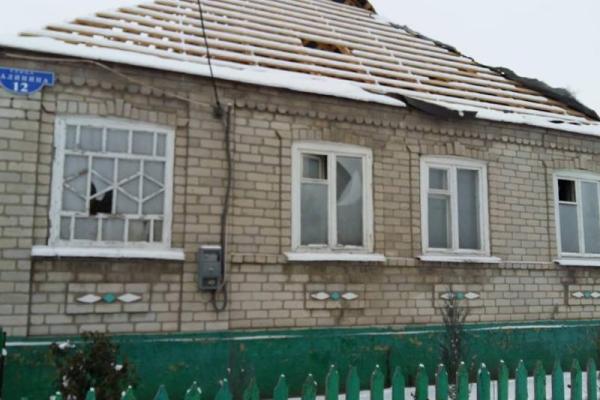 В районе Светлодарской дуги в результате тяжелых обстрелов пострадали прифронтовые поселки В районе Светлодарской дуги в результате тяжелых обстрелов пострадали прифронтовые поселки