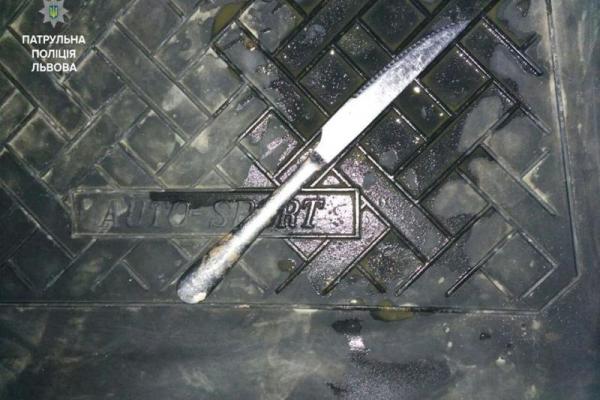 Во Львове компания, которой не понравился репертуар уличного музыканта, открыла стрельбу из пистолета Во Львове компания, которой не понравился репертуар уличного музыканта, открыла стрельбу из пистолета