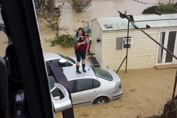 Проливные дожди на юге Испании вызвали сильные наводнения Проливные дожди на юге Испании вызвали сильные наводнения