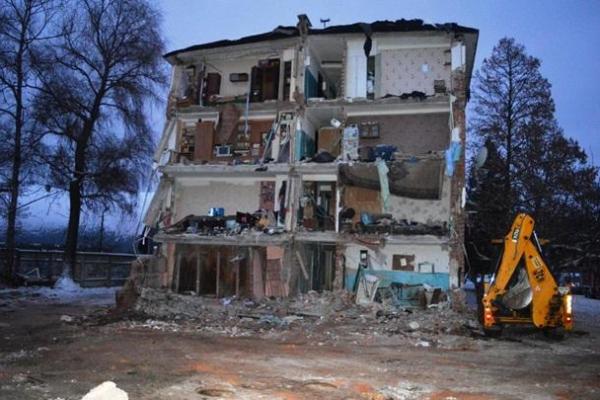 В Чернигове завершены поисково-спасательные работы: в сети появились фото обвалившегося жилого дома В Чернигове завершены поисково-спасательные работы: в сети появились фото обвалившегося жилого дома