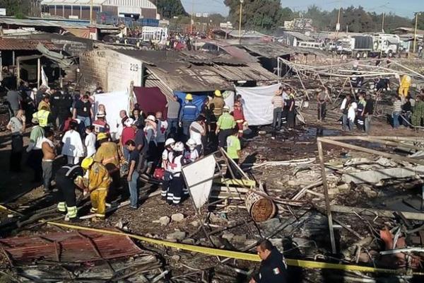 В Мексике на ярмарке фейерверков прогремели мощные взрывы: десятки раненых, более 30 погибших В Мексике на ярмарке фейерверков прогремели мощные взрывы: десятки раненых, более 30 погибших