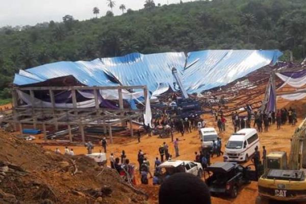 В Нигерии выросло число жертв, погибших под рухнувшей крышей церкви В Нигерии выросло число жертв, погибших под рухнувшей крышей церкви