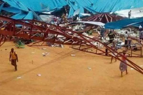 В Нигерии выросло число жертв, погибших под рухнувшей крышей церкви В Нигерии выросло число жертв, погибших под рухнувшей крышей церкви