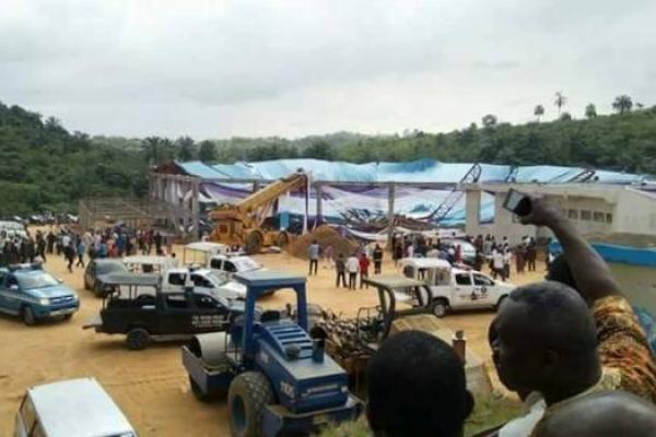 В Нигерии выросло число жертв, погибших под рухнувшей крышей церкви В Нигерии выросло число жертв, погибших под рухнувшей крышей церкви