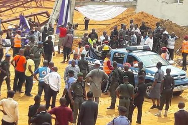 В Нигерии выросло число жертв, погибших под рухнувшей крышей церкви В Нигерии выросло число жертв, погибших под рухнувшей крышей церкви