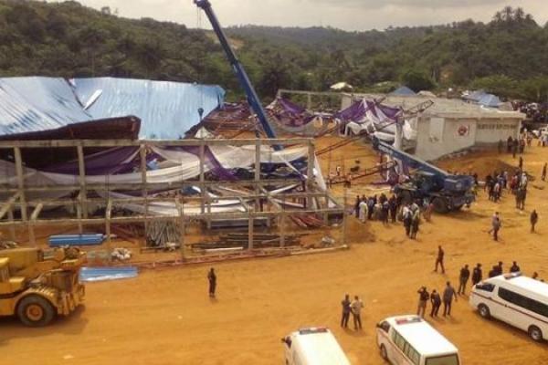 В Нигерии выросло число жертв, погибших под рухнувшей крышей церкви В Нигерии выросло число жертв, погибших под рухнувшей крышей церкви