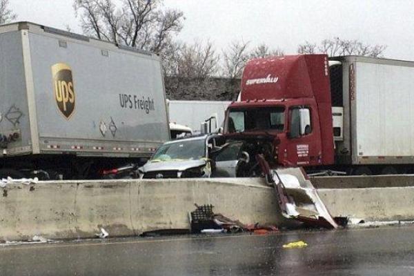 Масштабное ДТП в США: столкнулись 67 авто, есть жертвы, десятки раненых Масштабное ДТП в США: столкнулись 67 авто, есть жертвы, десятки раненых