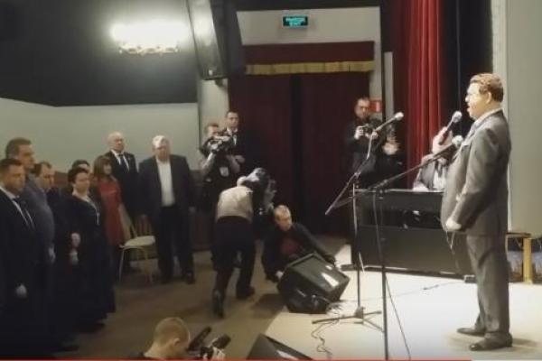 Кобзон на встрече сепаратистов в Москве посвятил песню убитому российскому наемнику "Мотороле" Кобзон на встрече сепаратистов в Москве посвятил песню убитому российскому наемнику "Мотороле"