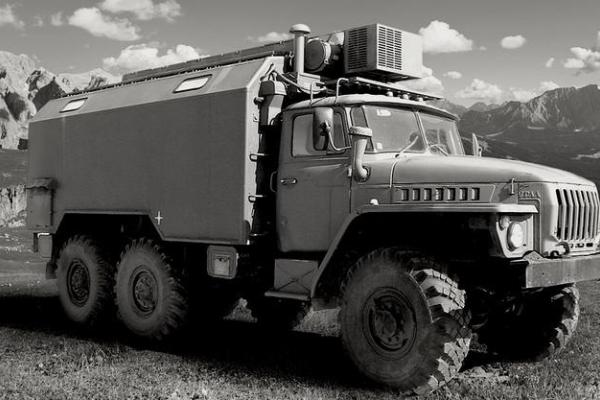 Немецкий фотограф создал фотокамеру на базе грузовика "Урал"