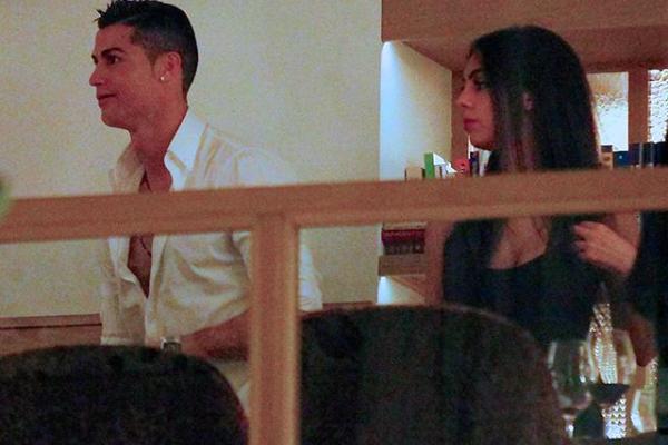 Папарацци "застукали" Криштиану Роналду с его новой возлюбленной