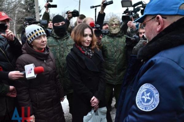 Силовики "МГБ ДНР" передали украинской стороне двух пленных женщин