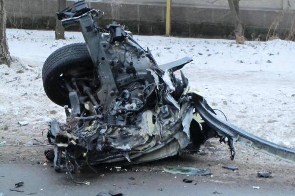 На Донетчине "Hyundai Elantraв" влетел в дерево: авто разорвало на части, 2 человека погибли На Донетчине "Hyundai Elantraв" влетел в дерево: авто разорвало на части, 2 человека погибли