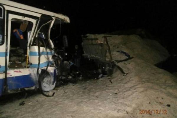 На Львовщине автобус "Эталон" столкнулся с грузовиком: погибли 2 человека, 5 - госпитализированы На Львовщине автобус "Эталон" столкнулся с грузовиком: погибли 2 человека, 5 - госпитализированы