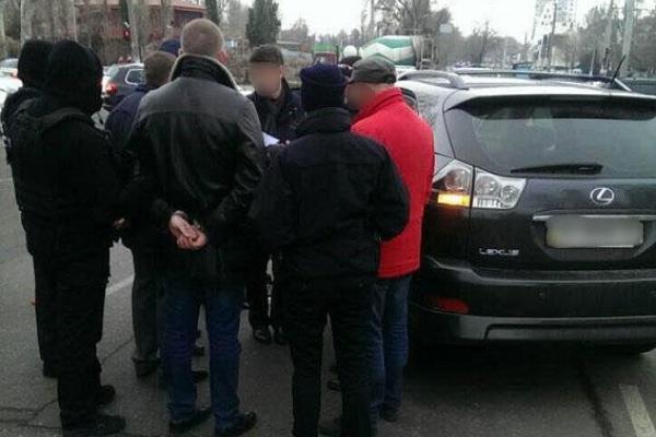 В Одессе за вымогательство крупной суммы от переселенки задержан криминальный "квартет" силовиков В Одессе за вымогательство крупной суммы от переселенки задержан криминальный "квартет" силовиков