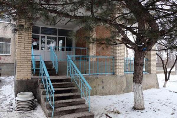 В Славянске медики борются за здоровье сестричек, брошенных матерью на 3 дня в холодном доме